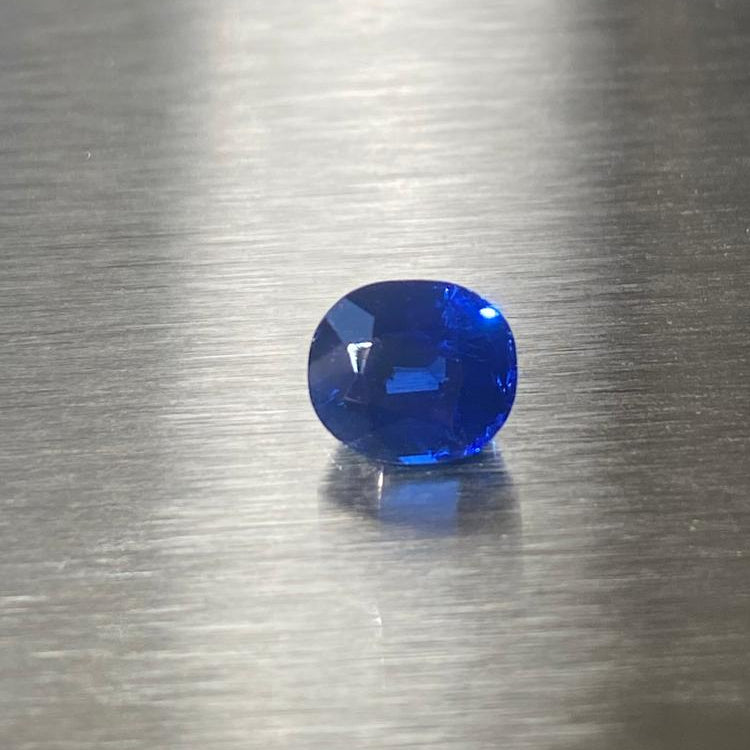 1.27 ct unheated Cambodian royal blue sapphire, alternate face-up view showing vivid blue color