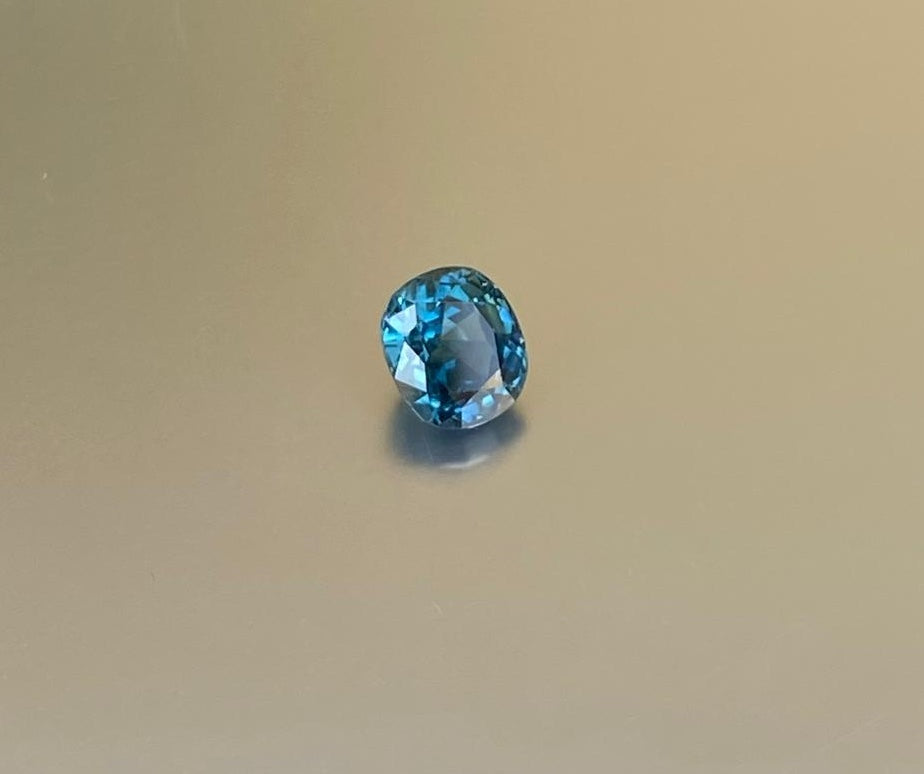 2.14 ct blue sapphire, face-up view