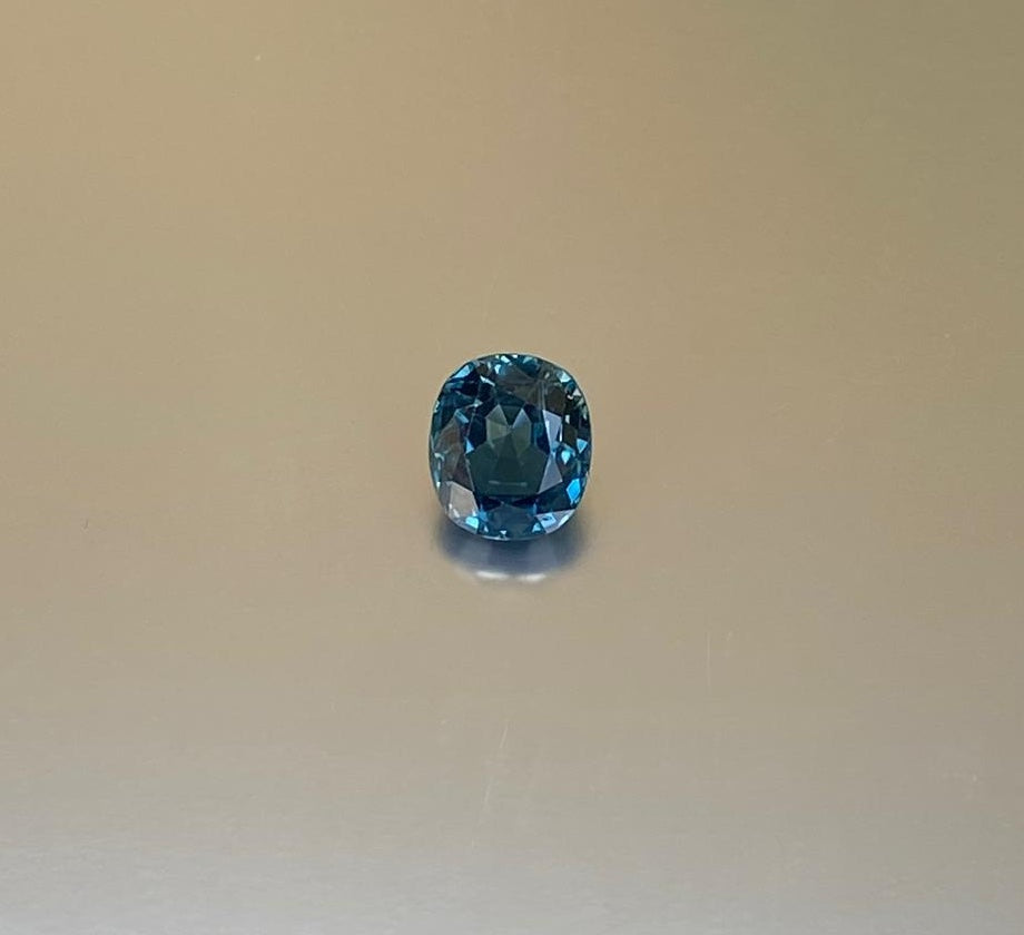 2.14 ct blue sapphire, alternate face-up view