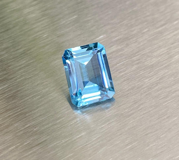 3.22 ct aquamarine, close angled emerald-cut view