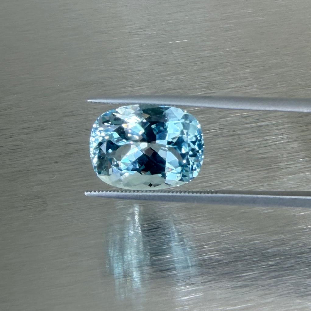 9.05 ct natural Nigerian aquamarine held in tweezers, face-up view, Otzera OTZ-2026-01638