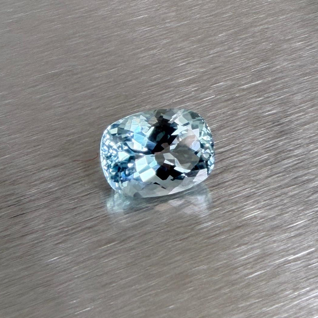 9.05 ct natural Nigerian aquamarine, alternate face-up product view, Otzera OTZ-2026-01638