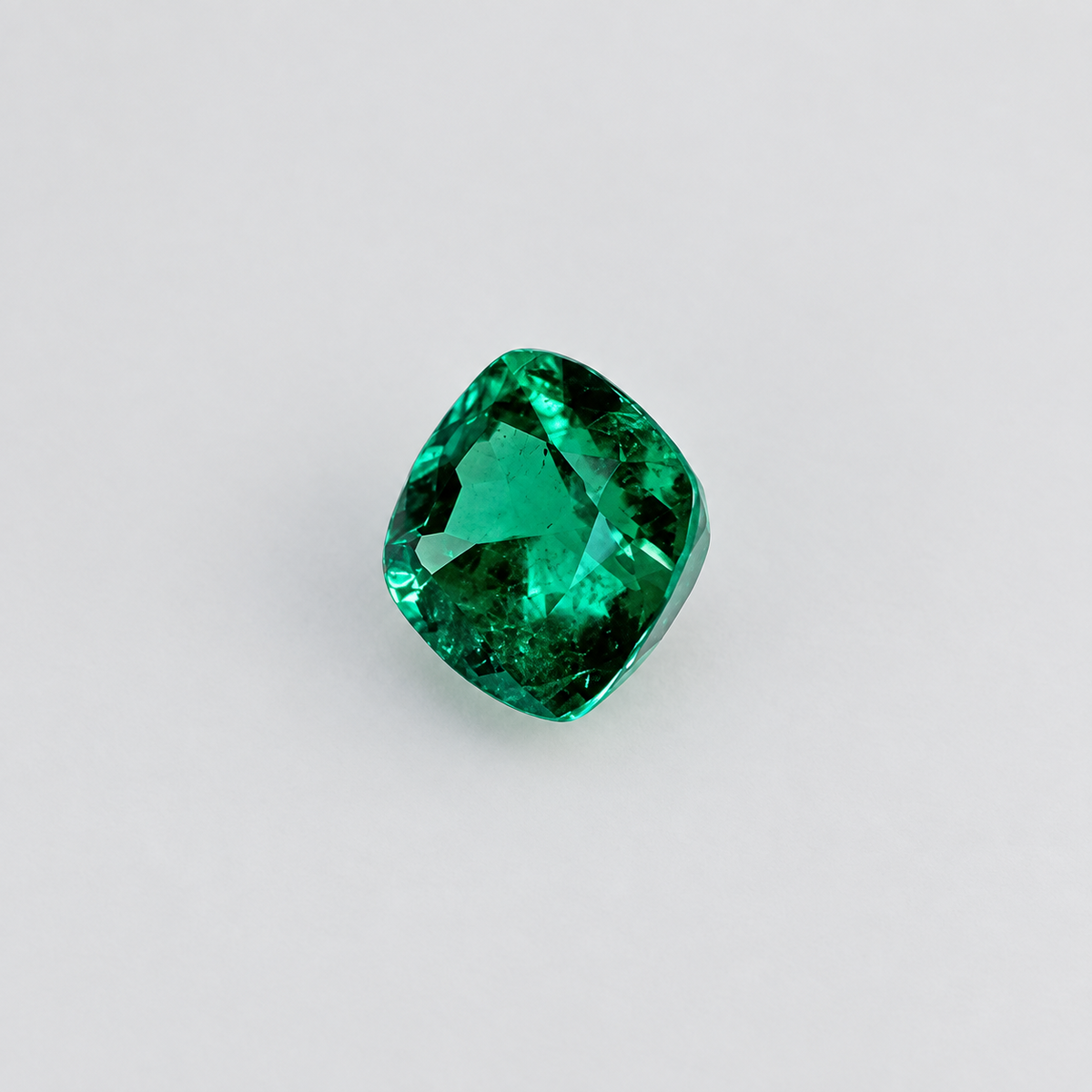 2.94 ct natural Colombian emerald with GIA origin report and Minor Clarity Enhancement (F1), shown from multiple angles, Otzera OTZ-2026-01642