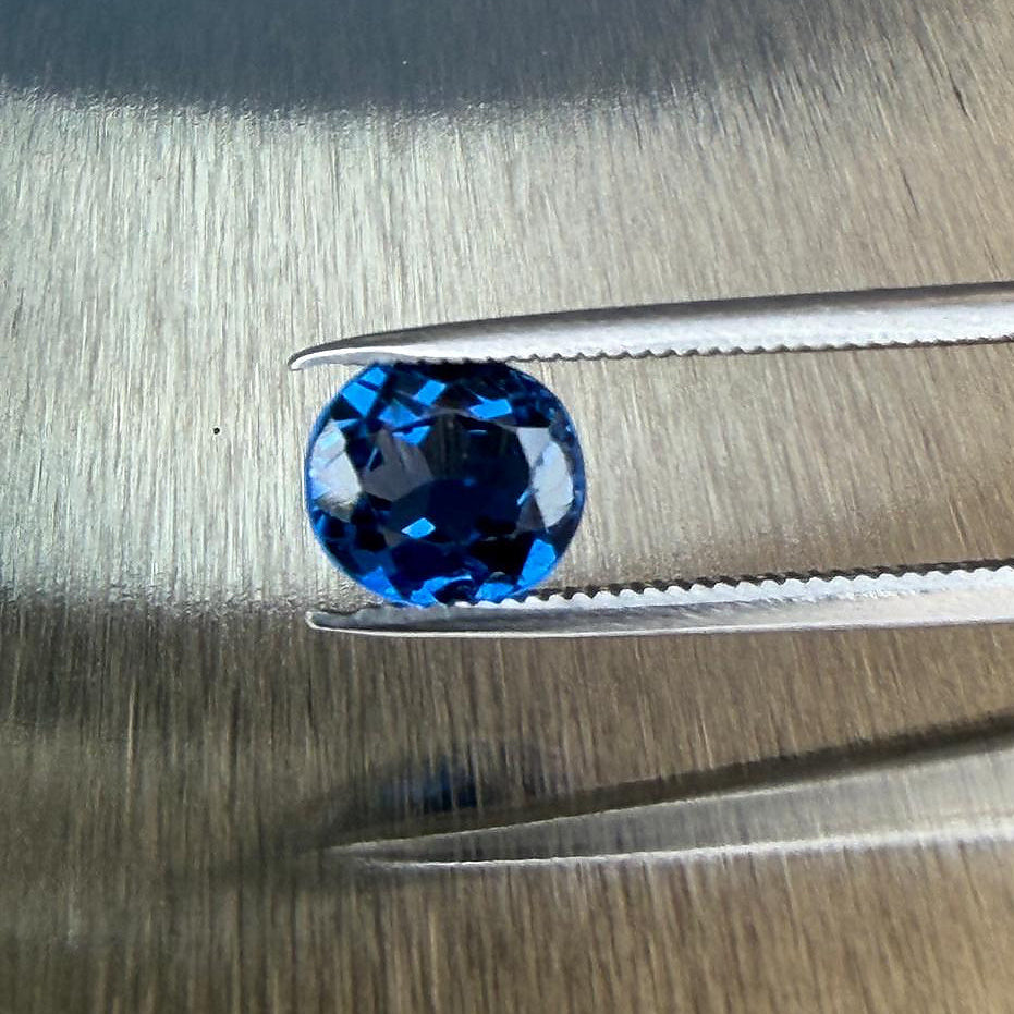 1.47 ct natural blue Yogo sapphire from Montana with GIA origin report and no indications of heating, shown from multiple angles, Otzera OTZ-2026-01644