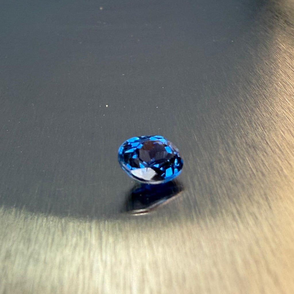 1.47 ct natural blue Yogo sapphire from Montana with GIA origin report and no indications of heating, shown from multiple angles, Otzera OTZ-2026-01644