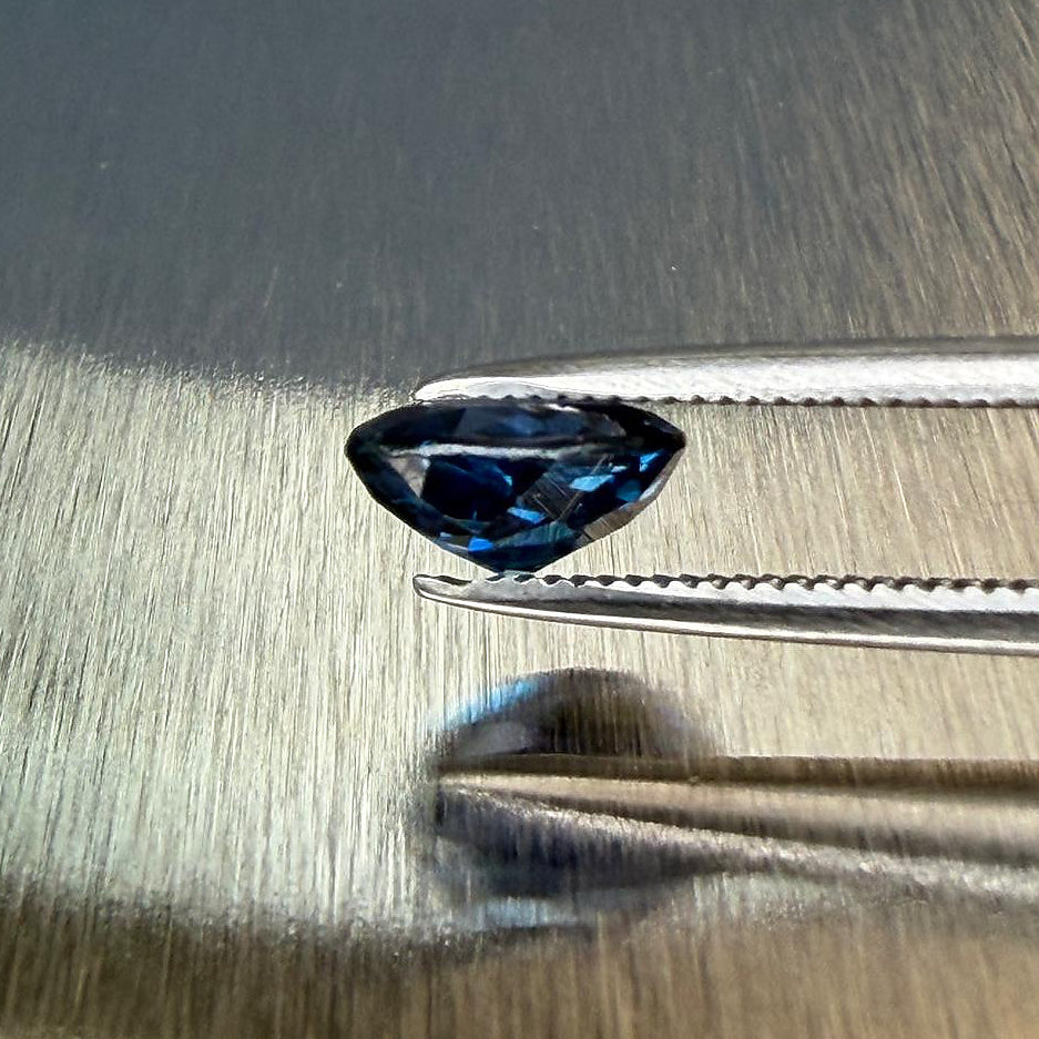 1.47 ct natural blue Yogo sapphire from Montana with GIA origin report and no indications of heating, shown from multiple angles, Otzera OTZ-2026-01644
