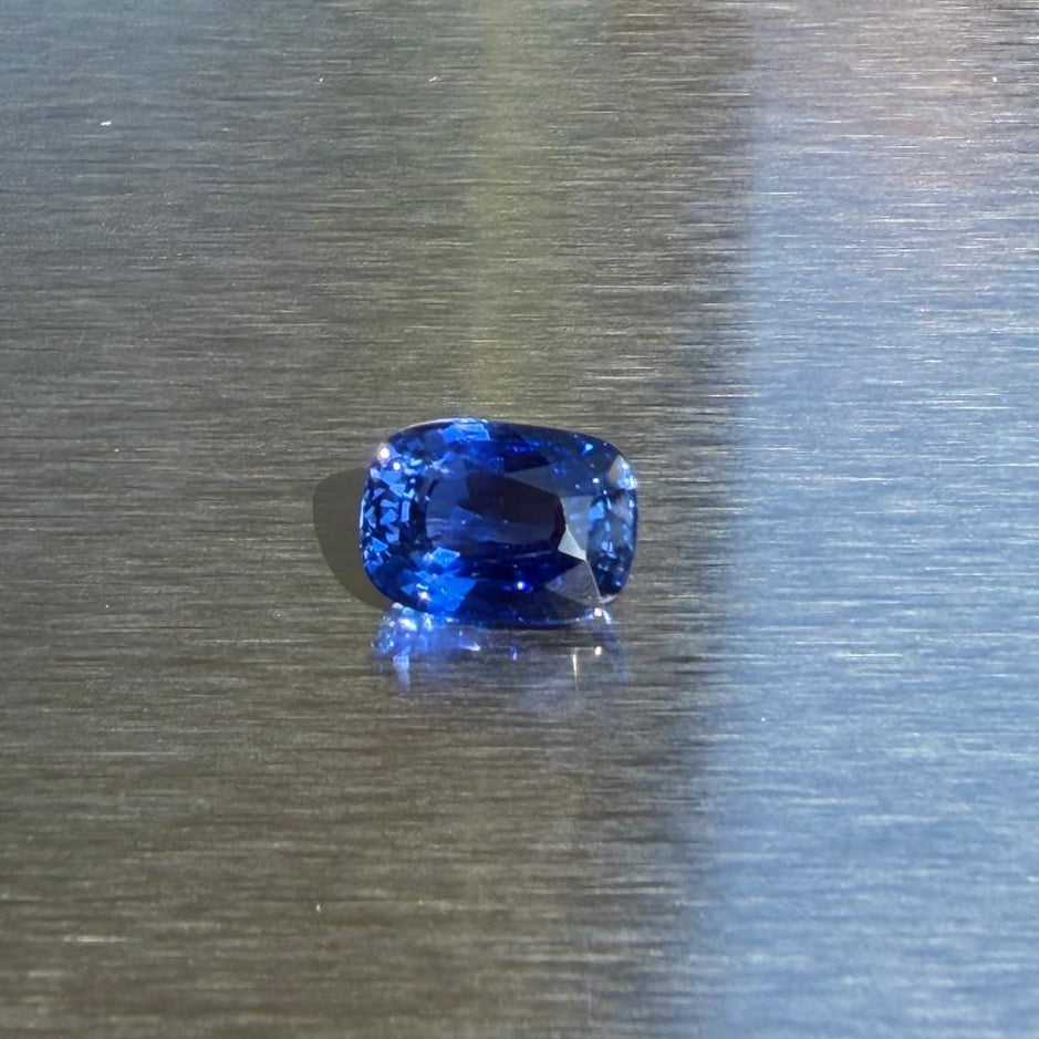 4.06 ct heated natural blue sapphire from Sri Lanka, cushion mixed cut, face-up view