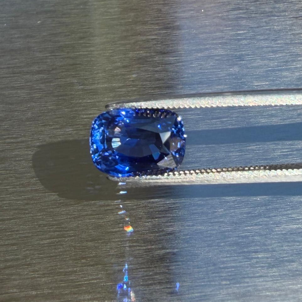 4.06 ct natural Sri Lankan blue sapphire, cushion mixed cut, angled view