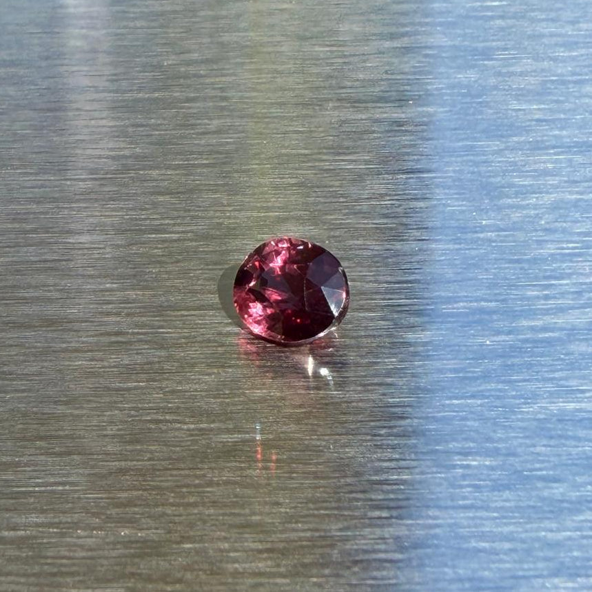 1.00 ct unheated natural ruby, oval mixed cut, loose gemstone view, Otzera OTZ-2026-01655