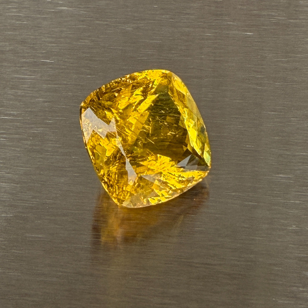 23.93 ct natural golden beryl heliodor, alternate face-up view showing golden color, Otzera OTZ-2026-01670